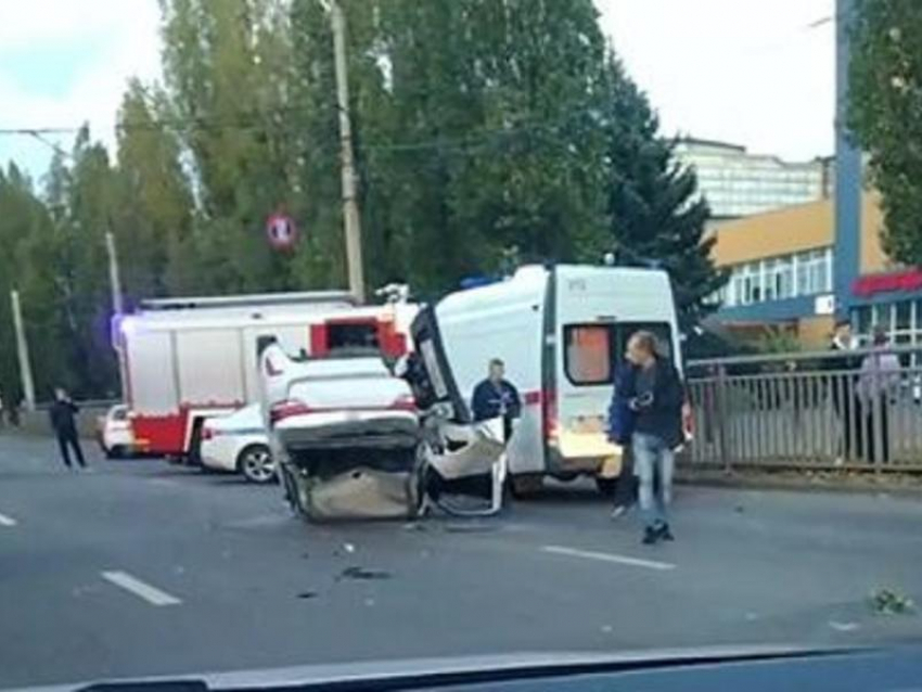 Опубликовано видео с места жёсткого ДТП с опрокинутой KIA Rio в Воронеже