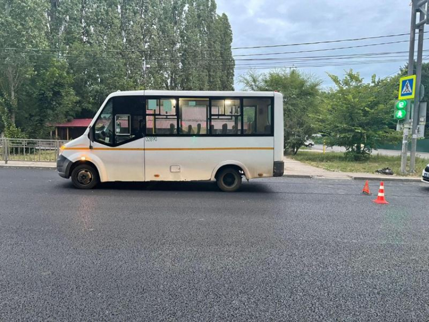 Маршрутка сбила пешехода прямо на зебре со светофором в Воронеже 