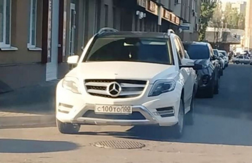 Самые блатные номера России заметили на Mercedes в Воронеже 