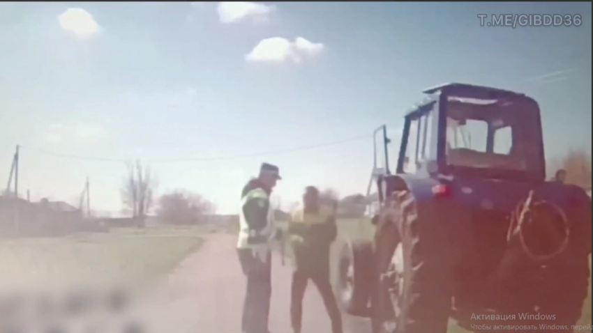 Пьяного тракториста без прав поймали в Воронежской области