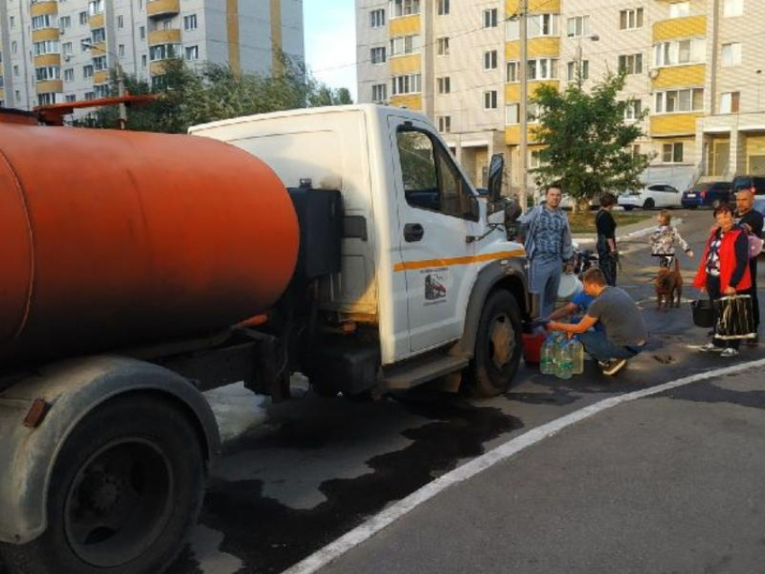 Стал известен график подвоза воды к многоквартирным домам в Воронеже 