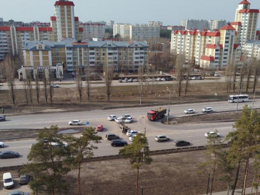 Автомобиль перевернулся на Московском проспекте - опубликовано видео