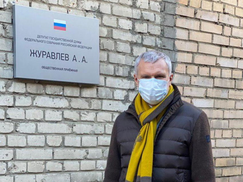 «Родина своих не бросает»: воронежский депутат Госдумы раздал продукты на фоне коронавируса