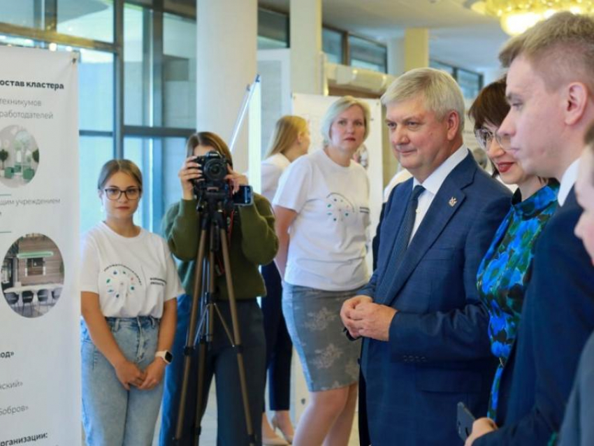 О прямом сотрудничестве предприятий и учебных заведений рассказал воронежский губернатор Гусев