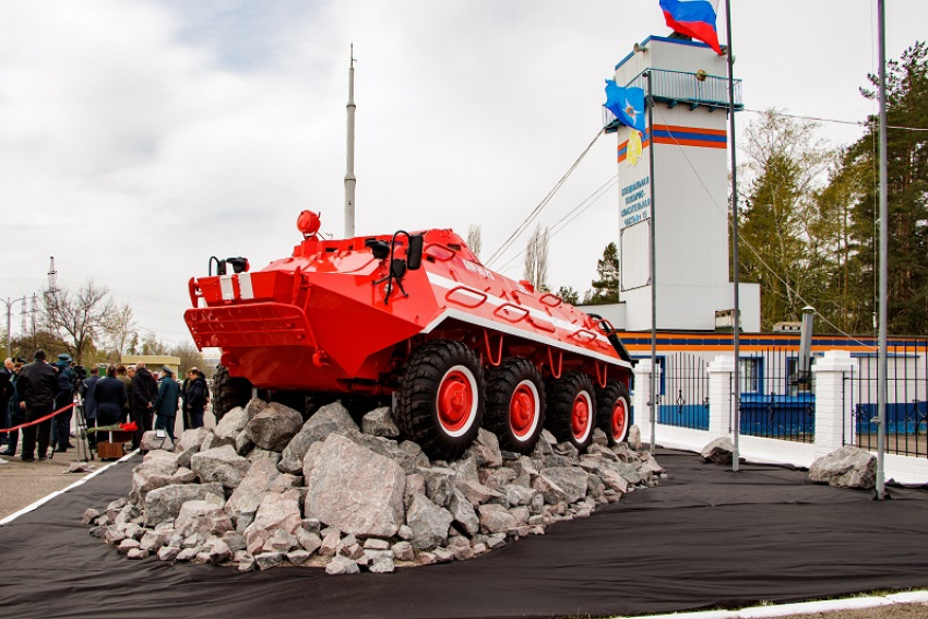Трогательный мемориал, посвященный пожарным-ликвидаторам аварии на ЧАЭС, открыли в Нововоронеже 
