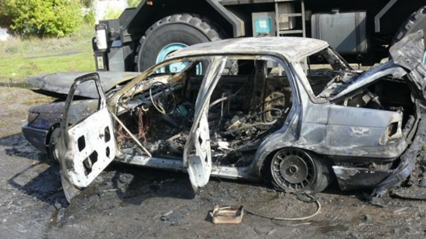 В Воронеже сторож спалил иномарку, пытаясь разогреть еду в салоне