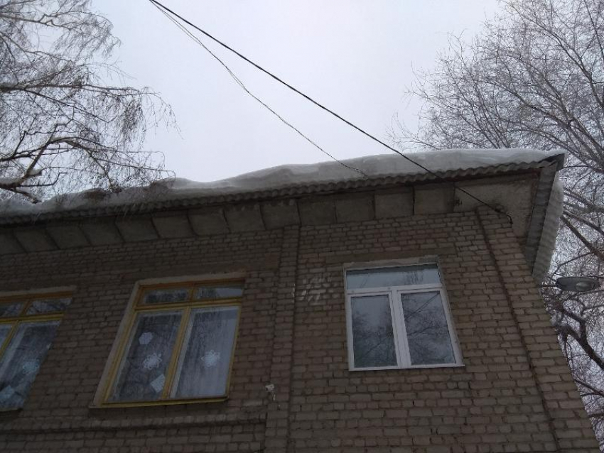 Лавина с крыши может покалечить воспитанников детсада в Воронеже