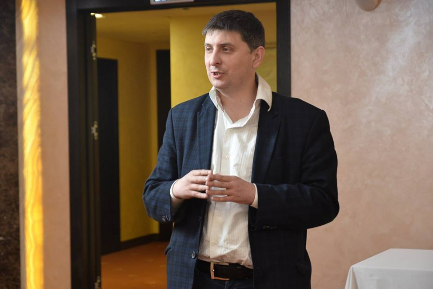 Чиновник облправительства пояснил коллегам свою критику информполитики команды экс-губернатора Гордеева