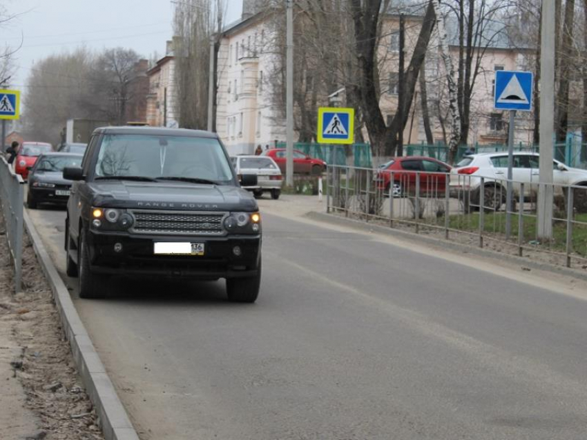 Недостатки новой дороги создают заторы под Воронежем