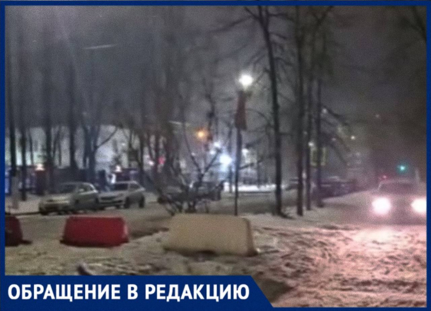 «Летят со свистом»: тротуар превратили в проезжую часть из-за ремонта дороги в Воронеже