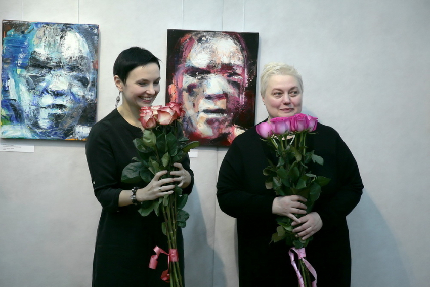 Сестры-художницы из Кёльна показали воронежцам свои картины на выставке «Texthintergrund»