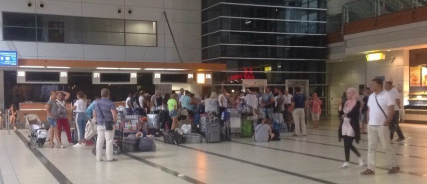Застрявших на 15 часов в Турции туристов спас самолет из Воронежа