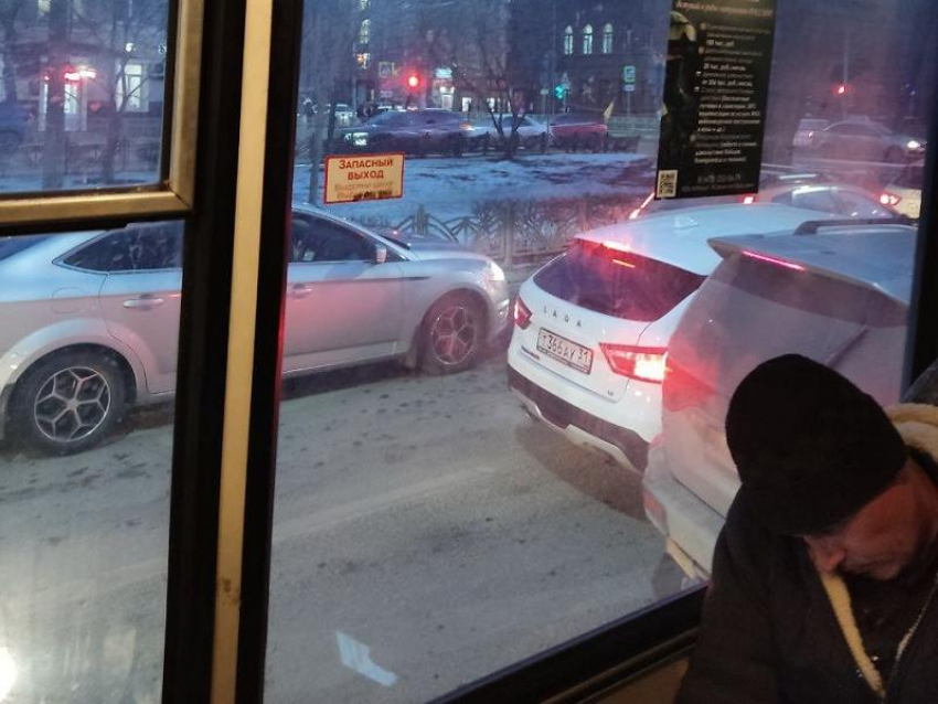 9-балльные пробки сковали движение вечером 6 марта в Воронеже