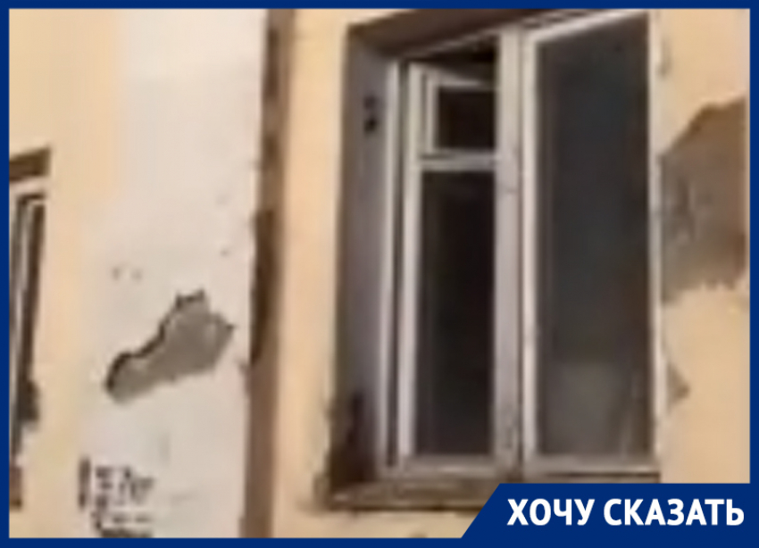 Дом с исторической ценностью захватили бомжи в Воронеже