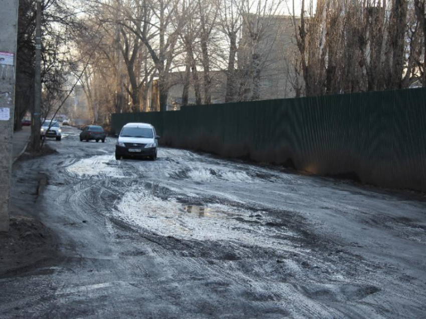 Убитую дорогу в Воронеже сравнили с трассой для ралли