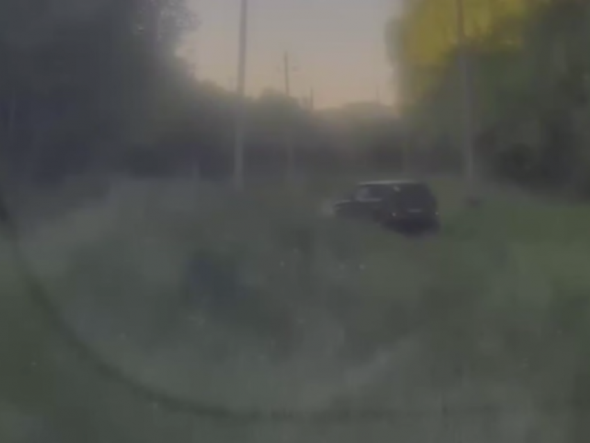 Невезучий гонщик застрял в луже при попытке уйти от погони в Воронежской области