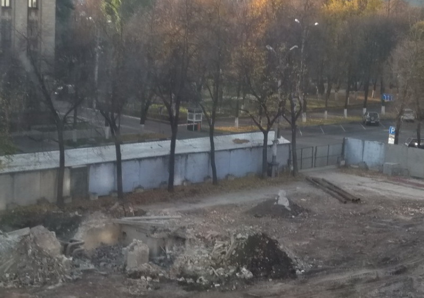 Воронежцы обвинили в отсутствии воды рабочих на бывшем доме «под тряпкой»