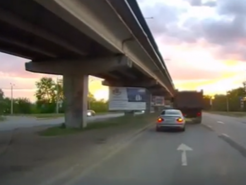 Два «дорожных учителя» встретились на мосту в Воронеже – что было дальше 