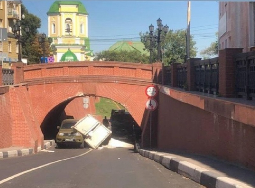 Очередную жертву Каменного моста сняли на фото в Воронеже