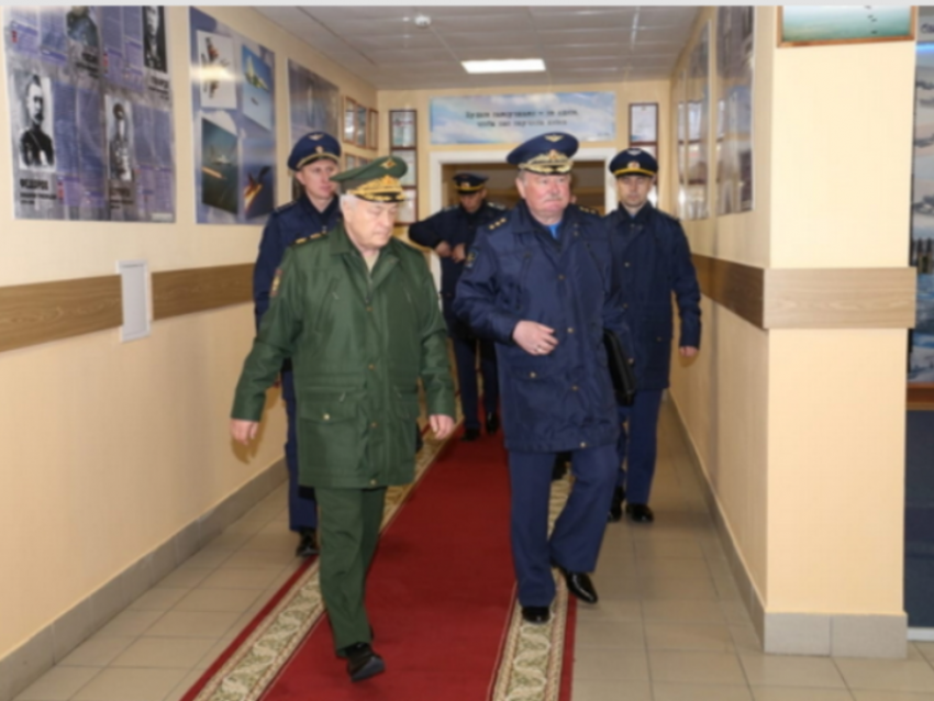 Замминистра обороны РФ приехал в воронежскую академию