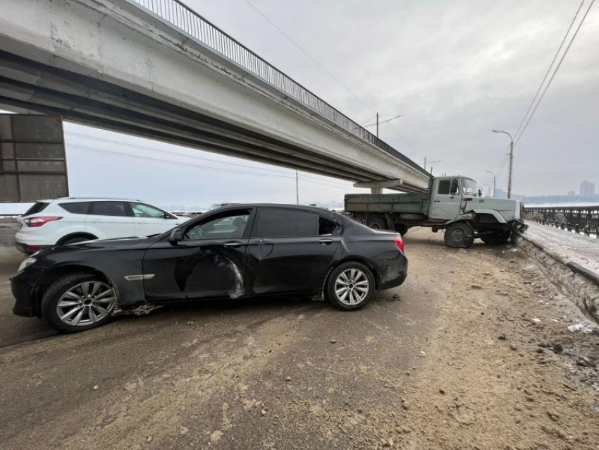 Стали известны подробности ДТП на Северном мосту в Воронеже