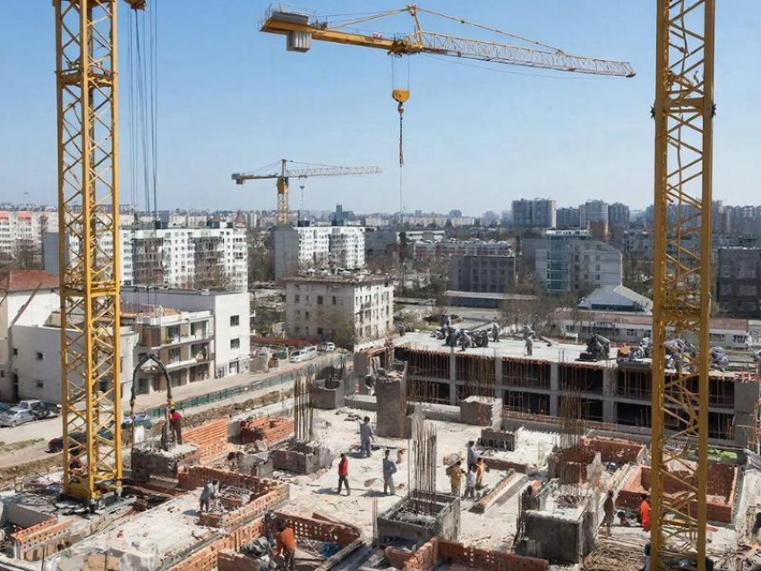 Юного рабочего в Воронеже насмерть раздавило металлоконструкцией 