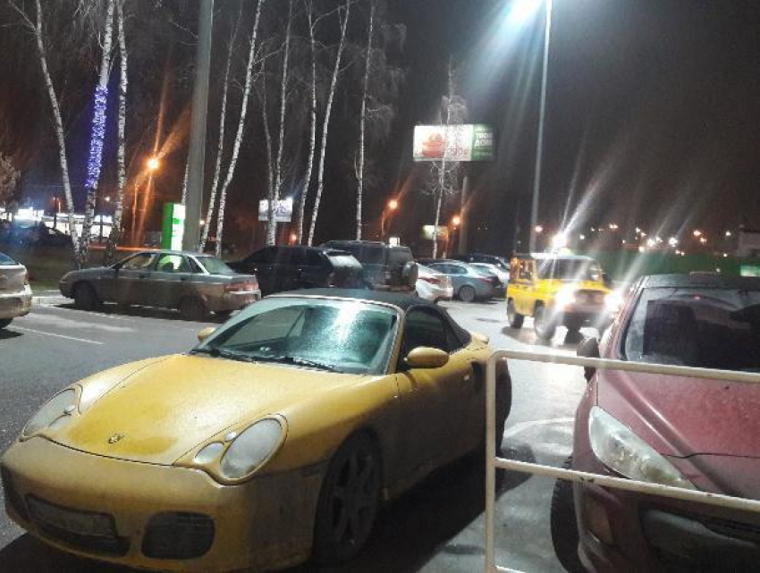 Воронежцы назвали «гнилым» Porsche Boxster, сфотографированный на парковке