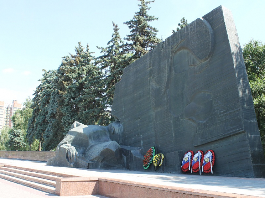 Три военных мемориала отремонтировали в Воронеже
