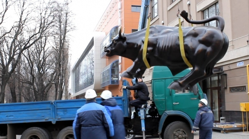 В Воронеже из-за недовольства властей убрали быка с Карла Маркса (ФОТО)