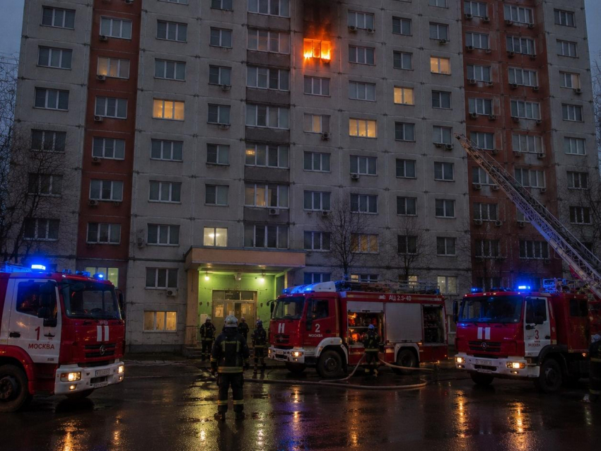 33 человека спасены при пожаре в многоэтажном доме в Воронежской области