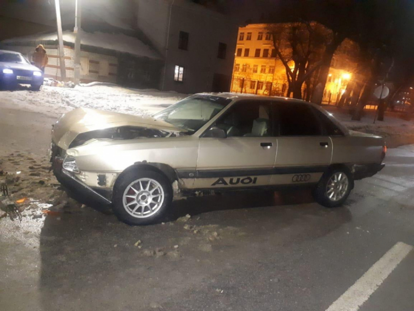 Девушка пострадала в ДТП с Audi и Honda на перекрестке в Воронеже 
