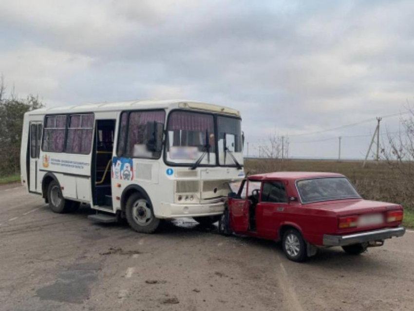 Лобовое ДТП с автобусом случилось в Воронежской области 