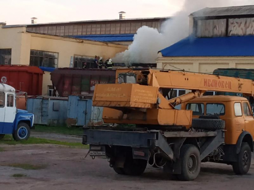 Пожар в вагонном депо показали в Воронежской области 