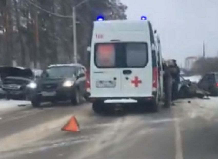 Последствия страшной аварии в воронежском Тепличном сняли на видео