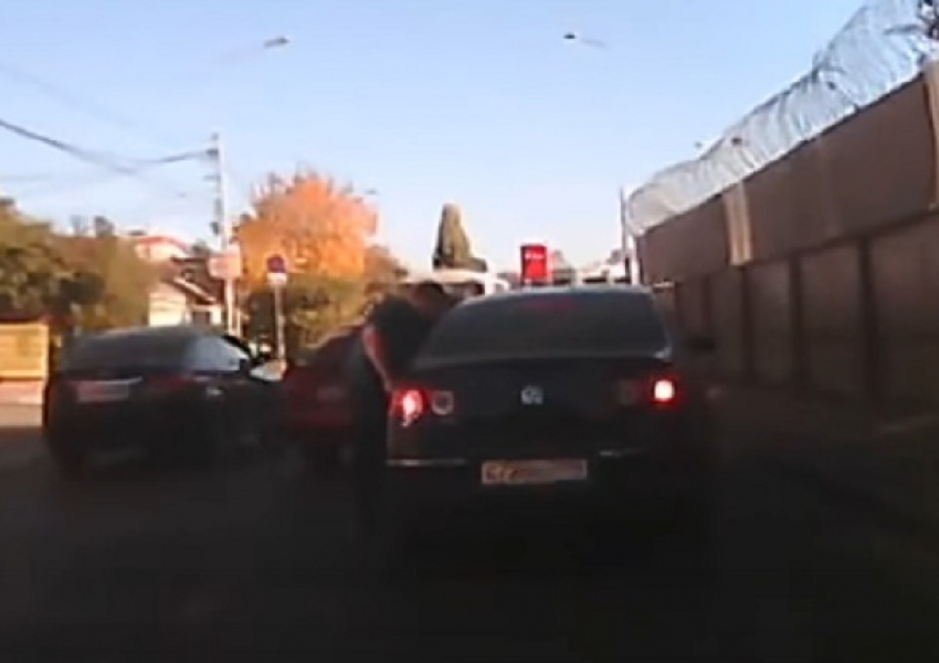 Погоню и разборки водителей сняли на видео в Воронеже 