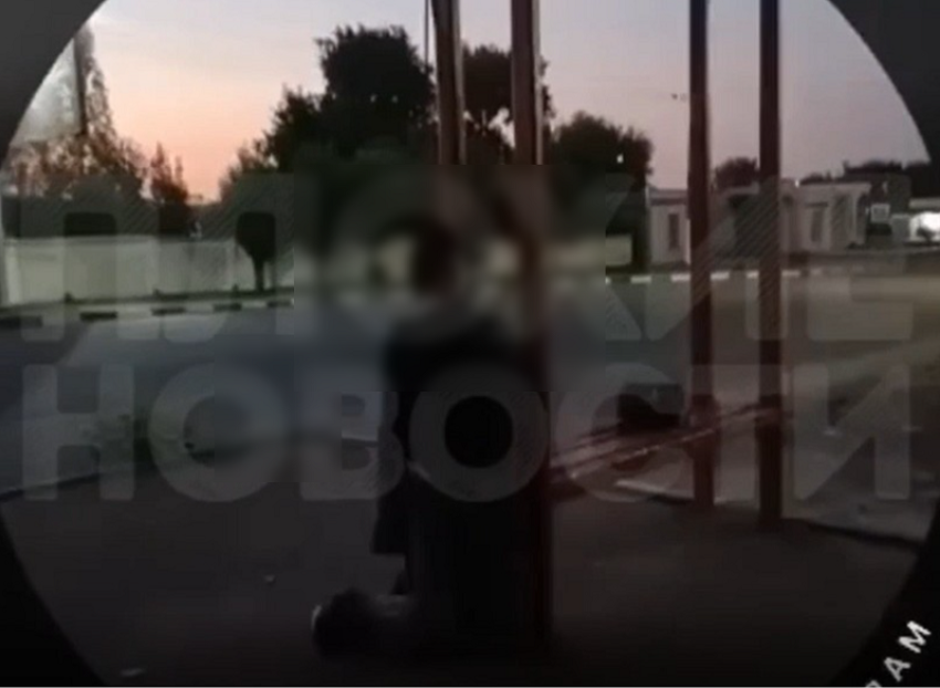 Труп женщины нашли подвешенным за шею на автобусной остановке в Лисках 