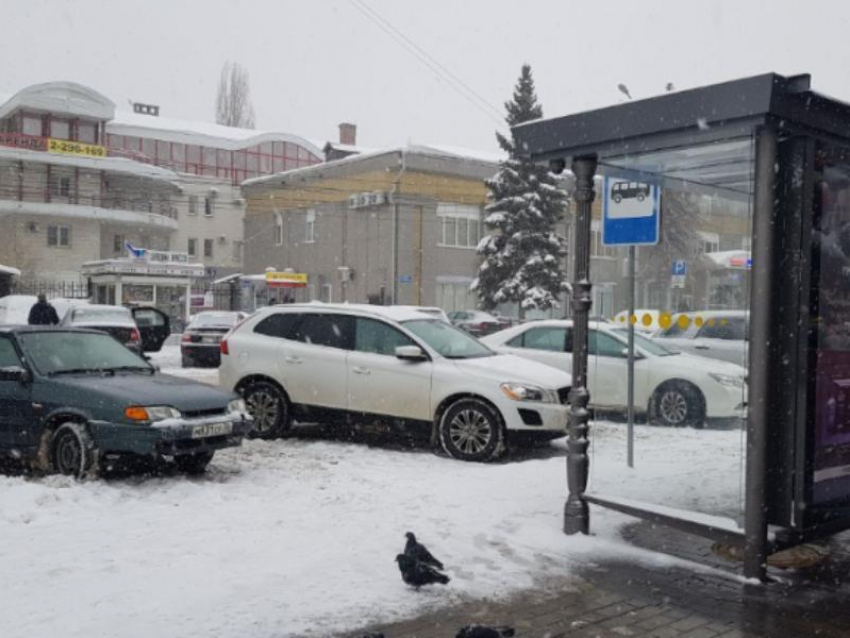 Автомобилисты унизили «умную остановку»  в Воронеже  