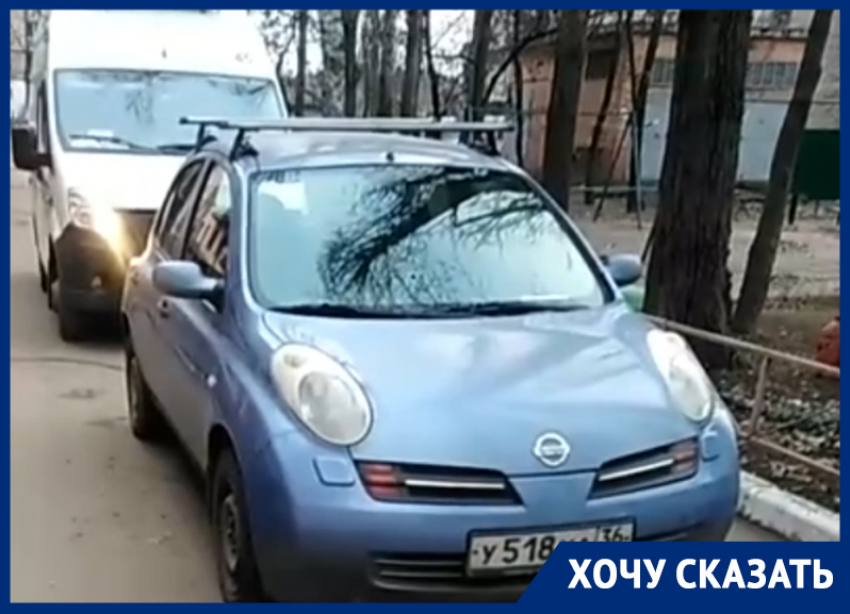 «Скорая» подождет: в Воронеже маленький Nissan заблокировал медиков