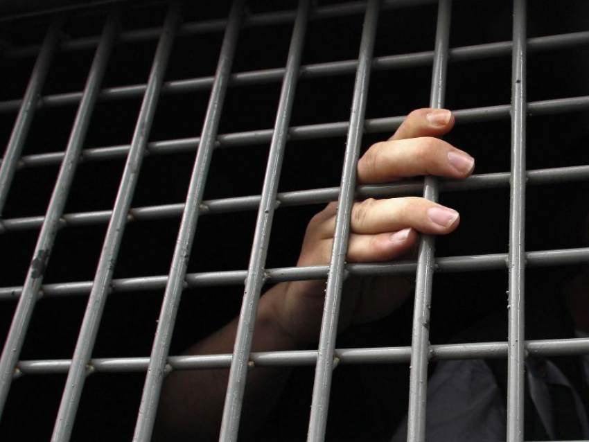 Мужчину, подарившего жене украденную шубу, осудят в Воронеже
