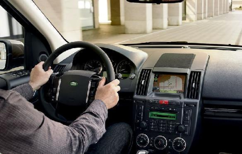 Мужчина скончался за рулем Land Rover под Воронежем