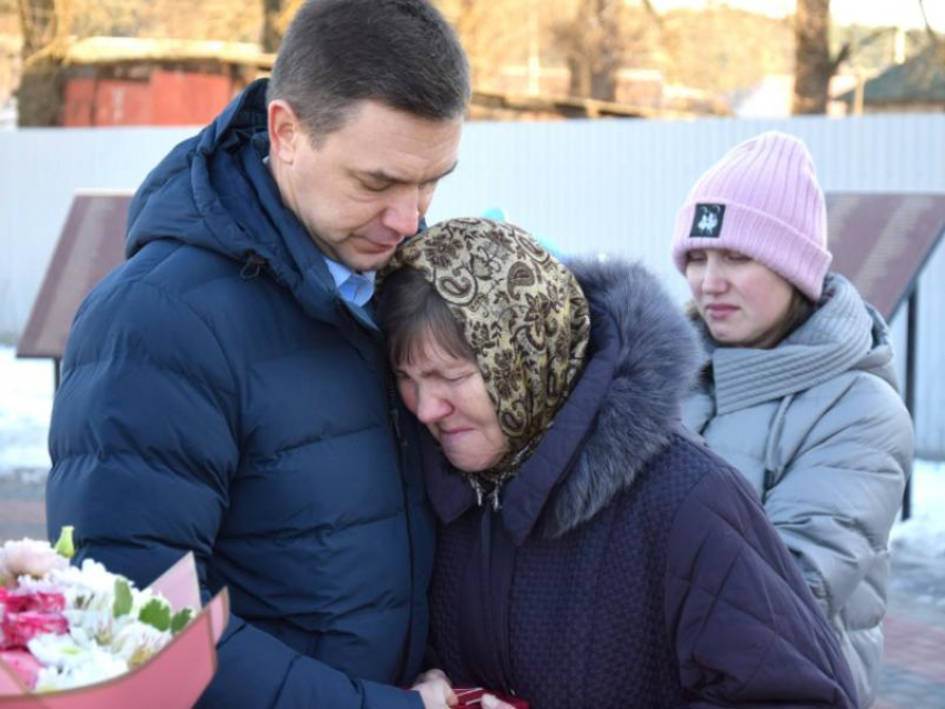 Маме героически погибшего воронежца вручили Орден Мужества