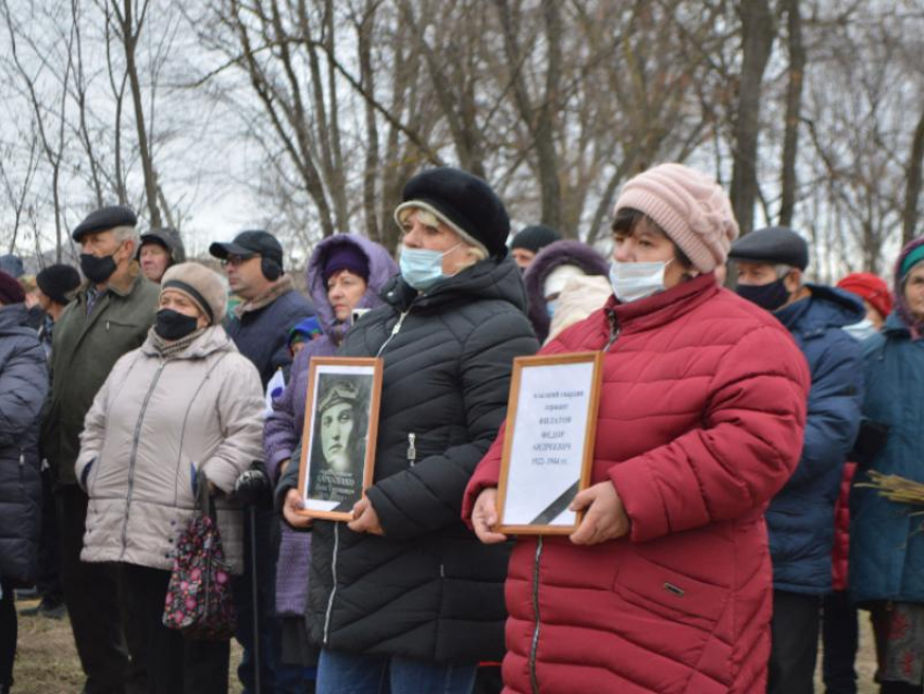 Членов экипажа Ил-4, сбитого в небе над Белоруссией, похоронили в воронежском селе