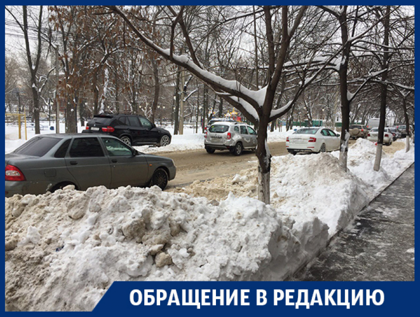 Из-за уборки дорог автомобилисты не могут припарковаться в центре Воронежа