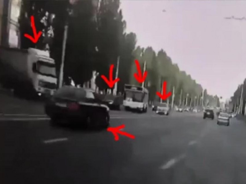 Скорость машины полицейского, сбившего трех пешеходов в Воронеже, высчитали по видео