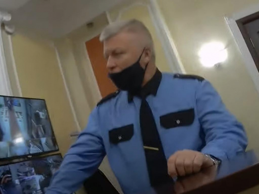 Безмасочников сняли на видео в здании мэрии Воронежа