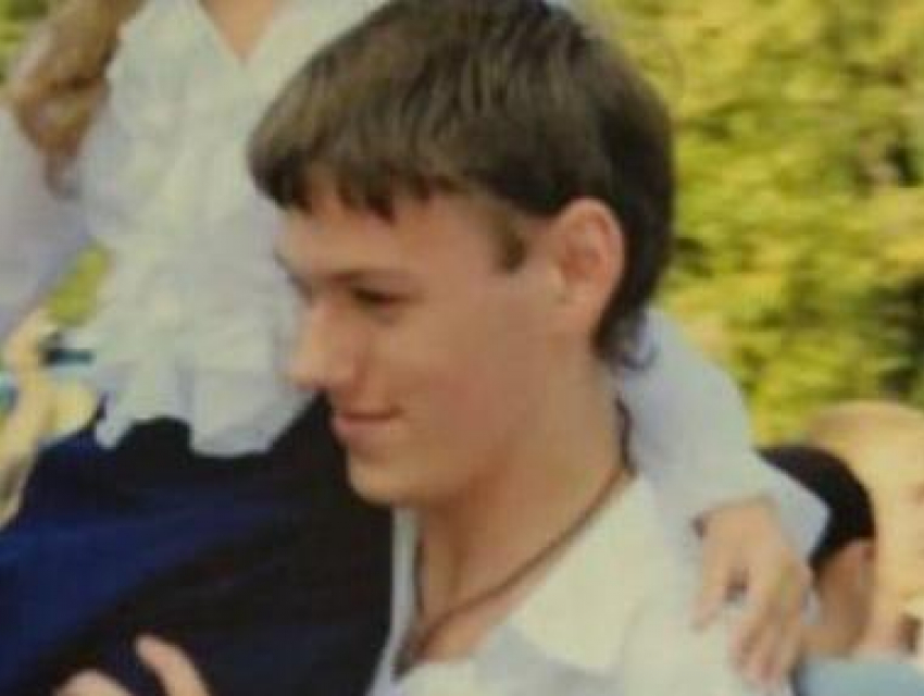 Как Антон Шастун выглядел в школе показали на фото Воронеже