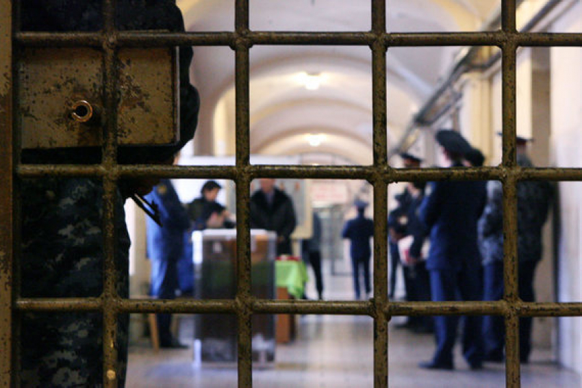В воронежских судах устроят электронные очереди для заключенных