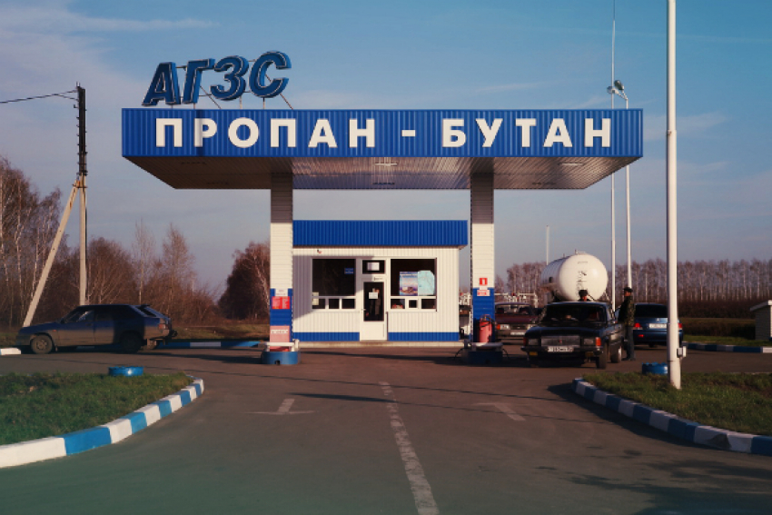 За отказ подвезти воронежец изуродовал «Приору» на заправке