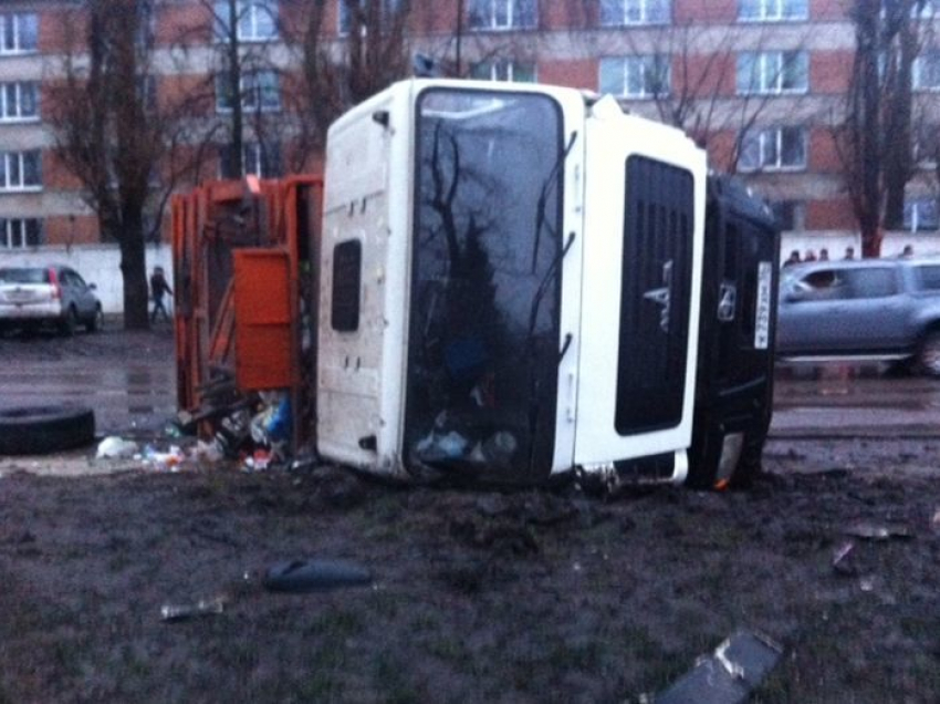 Электроснабжение в Воронеже после аварии мусоровоза и ЛЭП полностью восстановлено