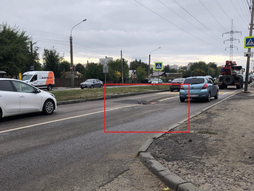 Водителей предупредили об опасном провале асфальта в Воронеже